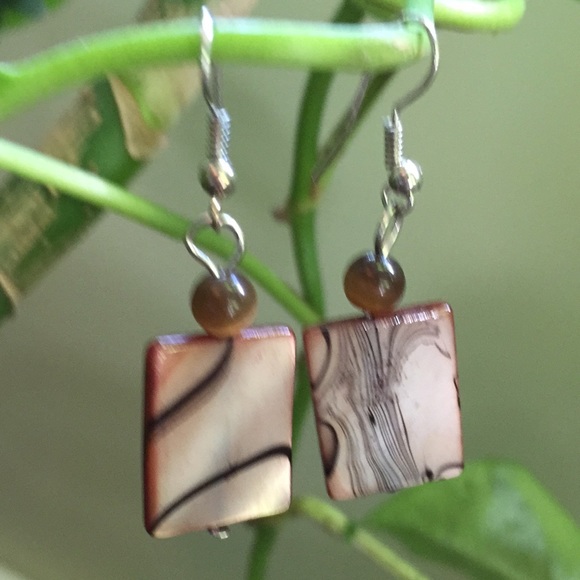 🦋2/$25 Beautiful Patterned Earrings - Picture 1 of 2